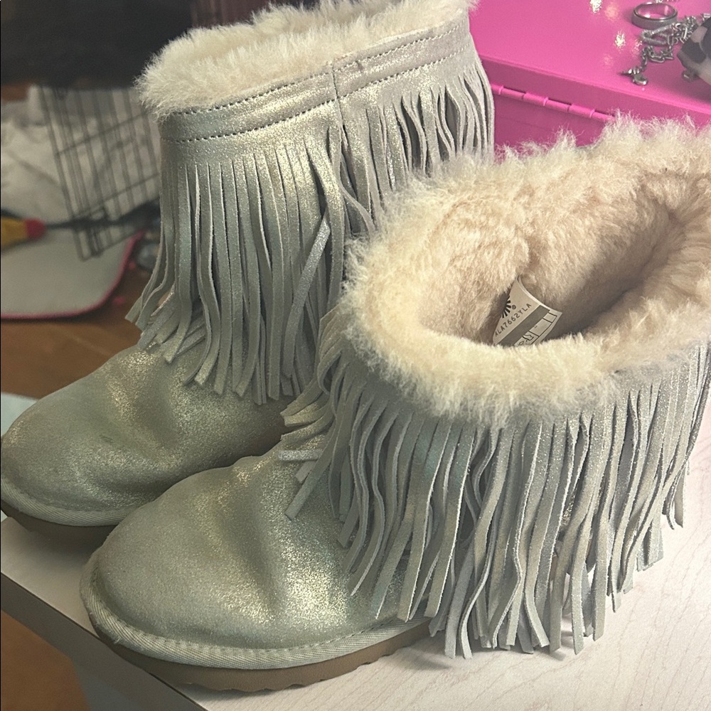 Ugg Mini Classic Short II Fringe Kids Boots